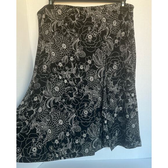 Merona Black and White Floral Ruffle Front Slit Skirt Size XL - Picture 2 of 9